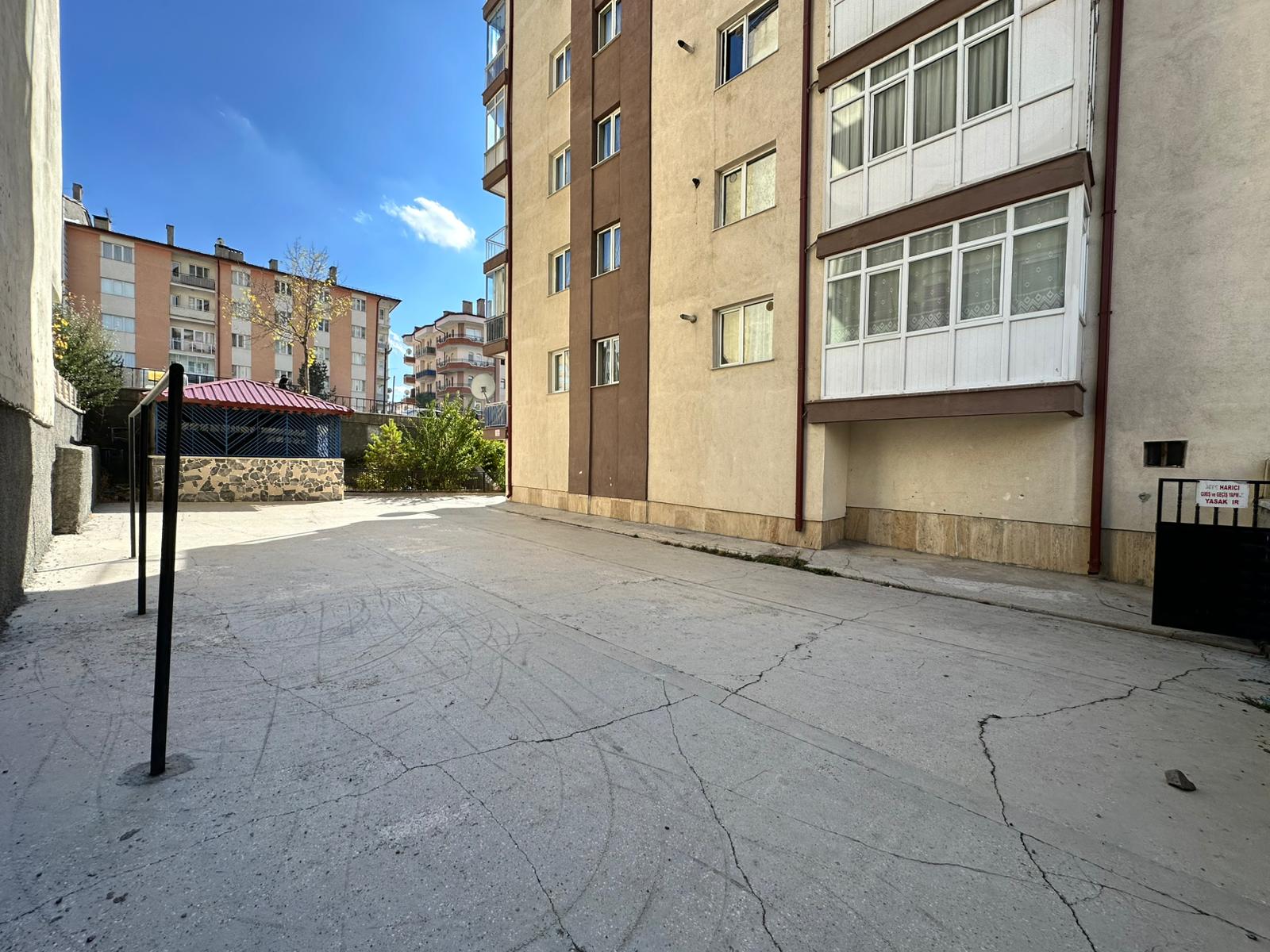 BUHARA CADDESİ ÜZERİNDE GENİŞ VE AYDINLIK SATILIK 3+1 fotoğraf 5