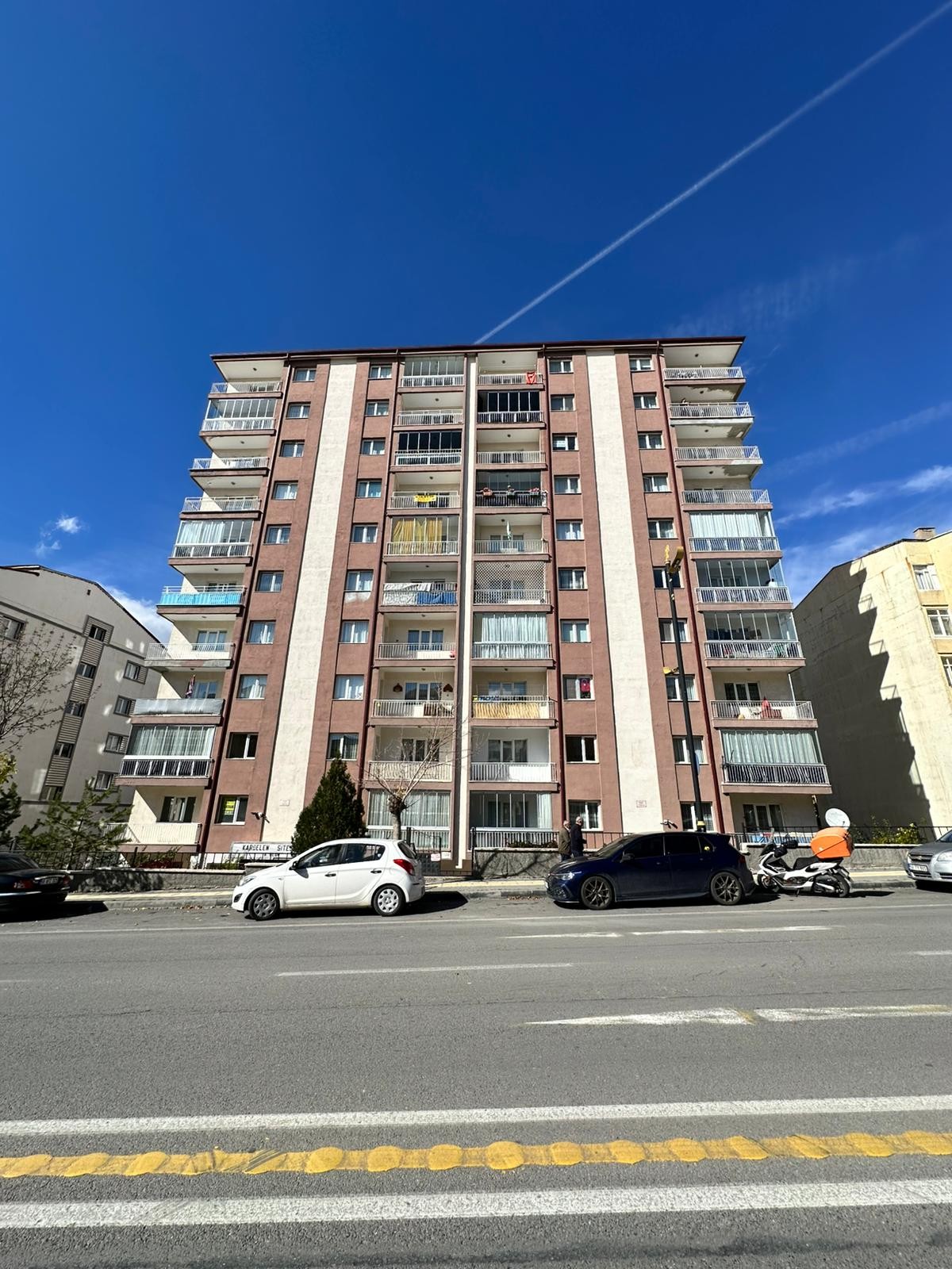 BUHARA CADDESİ ÜZERİNDE GENİŞ VE AYDINLIK SATILIK 3+1