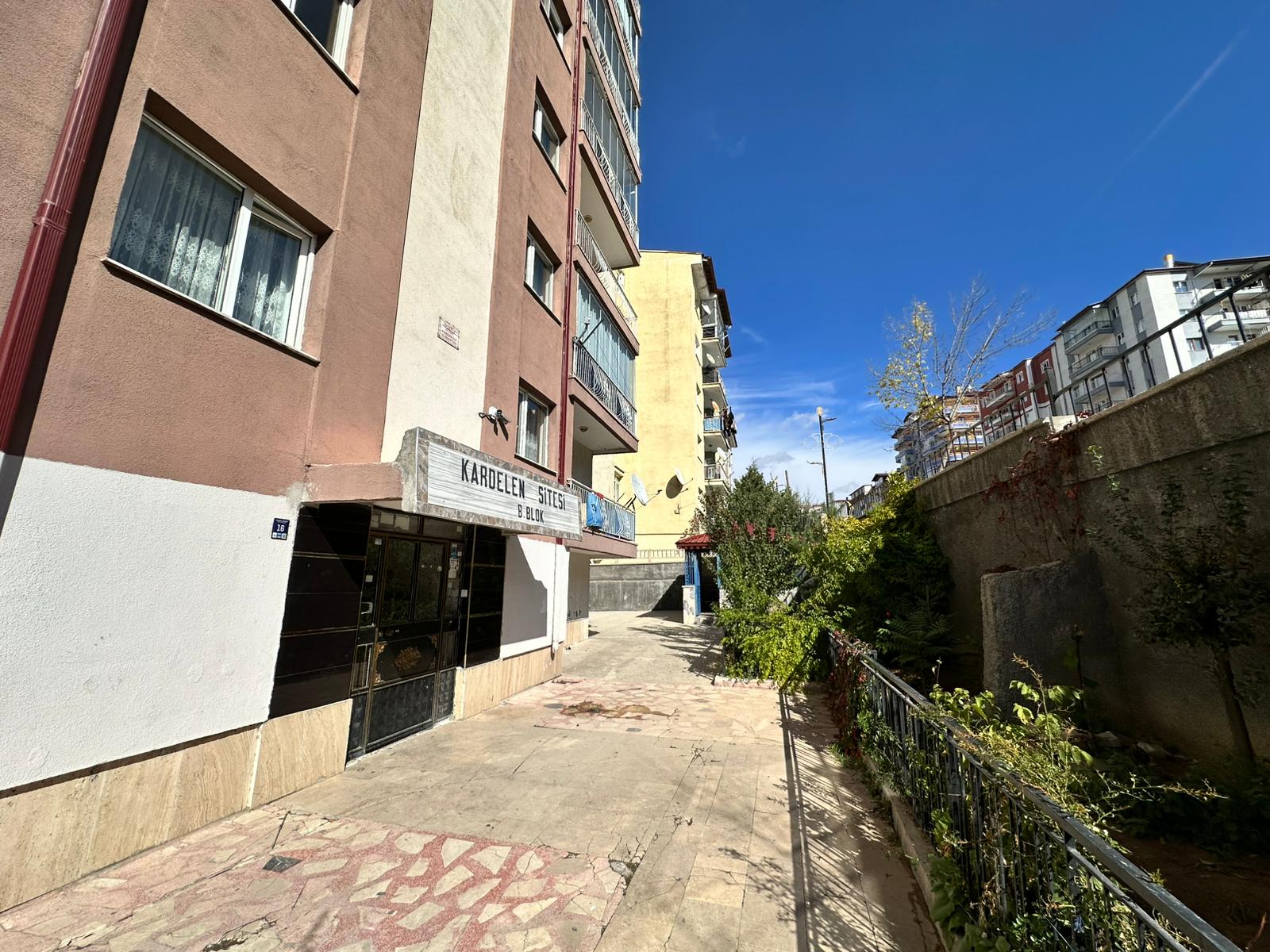 BUHARA CADDESİ ÜZERİNDE GENİŞ VE AYDINLIK SATILIK 3+1 fotoğraf 3