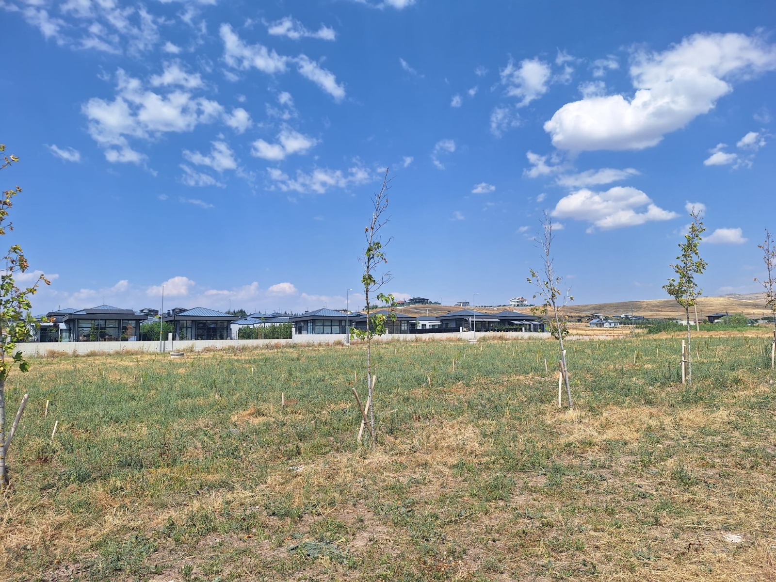 ANKARA GÖLBAŞI BAHÇELİEVLER 'DE ÖNÜ PARK 750M² VİLLA İMARLI ARSAr fotoğraf 4