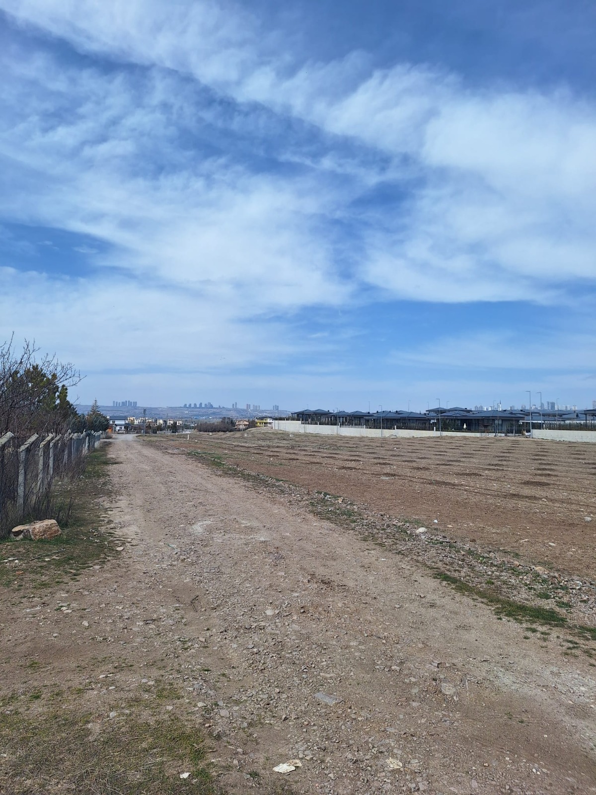 ANKARA GÖLBAŞI BAHÇELİEVLER 'DE ÖNÜ PARK 750M² VİLLA İMARLI ARSAr fotoğraf 9